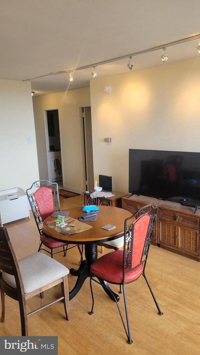 224-30 W Rittenhouse Unit 1108, Philadelphia, PA 19103 - dining area with light wood-type flooring and washer / dryer