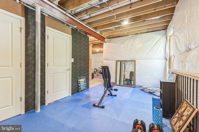 workout area with wallpapered walls