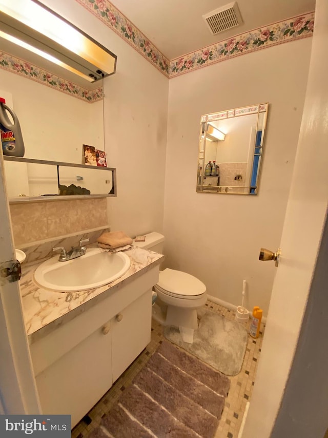 341 Chimney Oak Dr, Joppa, MD 21085 - bathroom featuring toilet, vanity, and tile patterned flooring