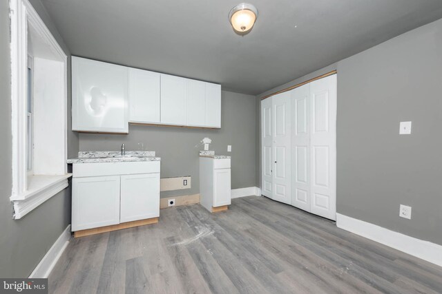 1412 W Baltimore St, Baltimore, MD 21223 - laundry area featuring baseboards, light wood-type flooring, and a sink