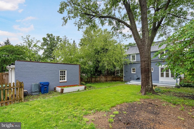 5311 Herring Run Dr, Baltimore, MD 21214 - view of yard with an outbuilding
