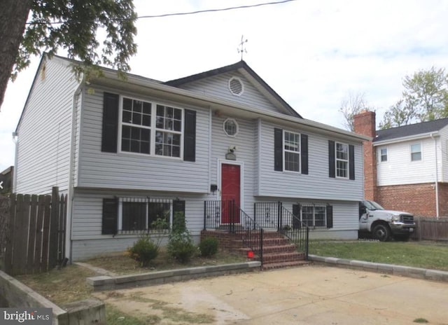1918 Columbia Ave, Landover, MD 20785 - split foyer home with fence