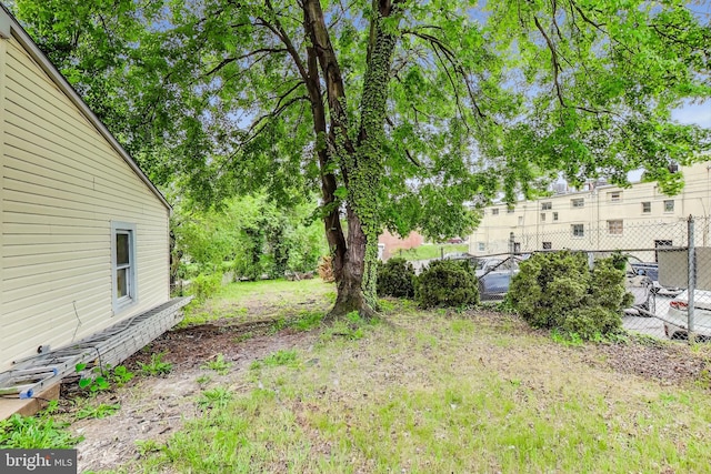 view of yard featuring fence
