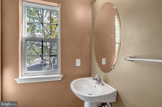 bathroom featuring a sink