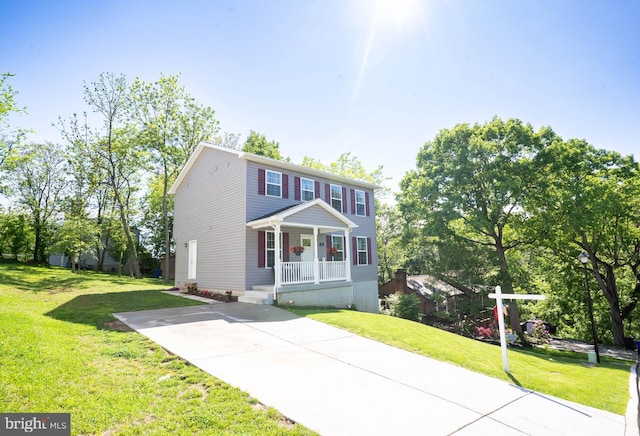view of front facade featuring a porch and a front yard