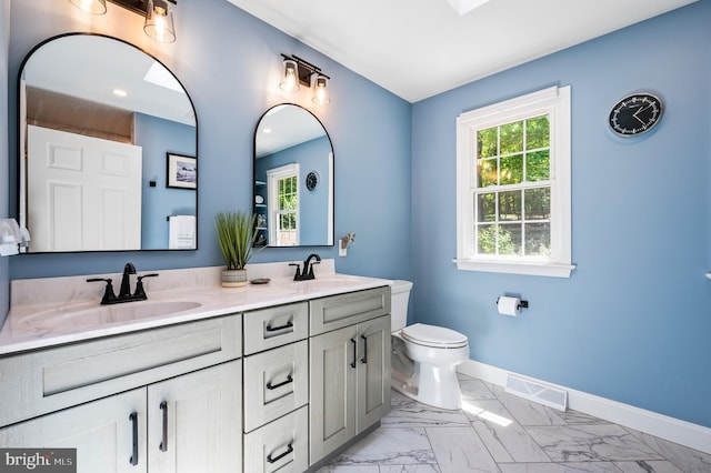 full bathroom featuring plenty of natural light, toilet, marble finish floors, baseboards, and recessed lighting