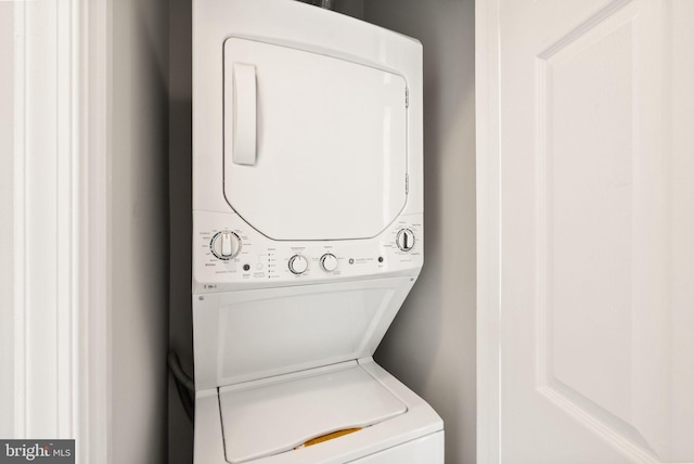 laundry area featuring stacked washing machine and dryer