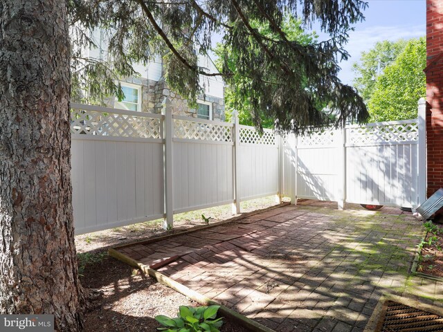 210 W 1st St, Front Royal, VA 22630 - view of patio with fence
