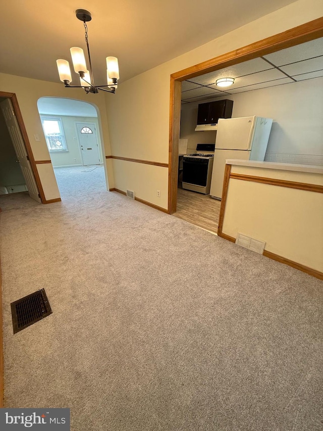 426 S Church St, Clifton Heights, PA 19018 - empty room with arched walkways, baseboards, light colored carpet, and a chandelier