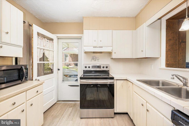 4115 Grandview Rd, Hanover, PA 17331 - kitchen with stainless steel appliances, under cabinet range hood, a sink, light countertops, and tasteful backsplash