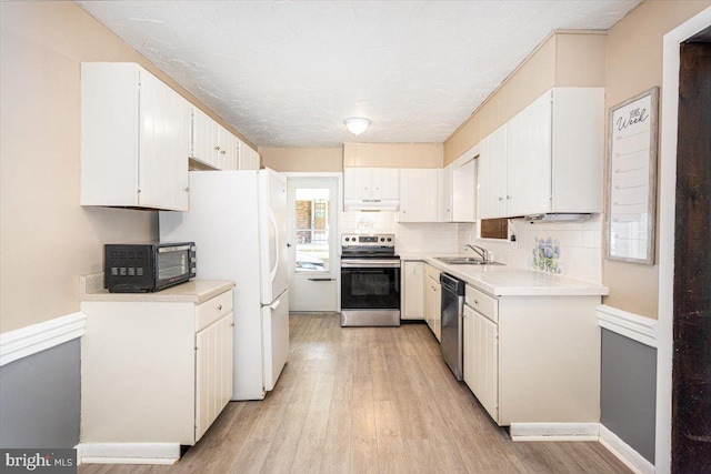 4115 Grandview Rd, Hanover, PA 17331 - kitchen with stainless steel appliances, under cabinet range hood, a sink, and light wood finished floors