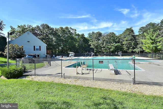11554 Bertram St, Woodbridge, VA 22192 - community pool with a patio area