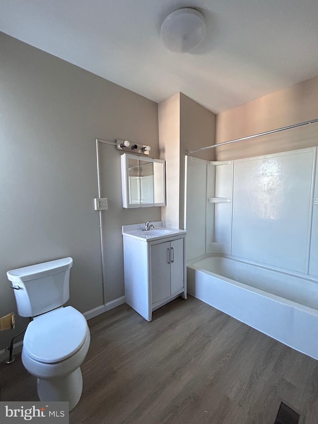 520 Birch St, Reading, PA 19604 - bathroom featuring wood finished floors, toilet, bathing tub / shower combination, and vanity