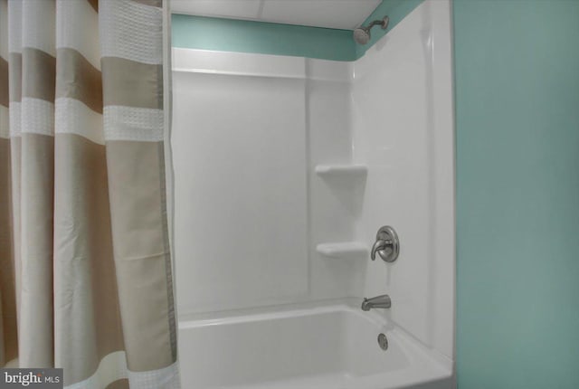 bathroom featuring shower / bathtub combination with curtain