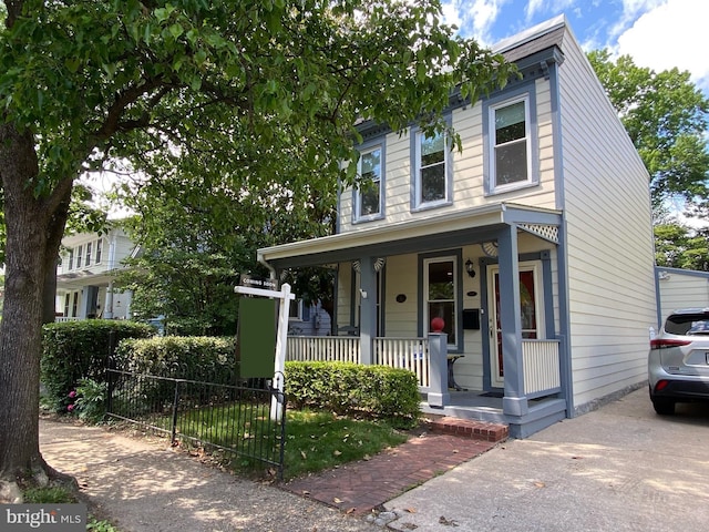 104 E Oxford Ave, Alexandria, VA 22301 - view of front of property featuring a porch and fence