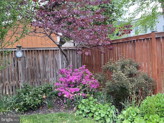 104 E Oxford Ave, Alexandria, VA 22301 - view of yard featuring fence