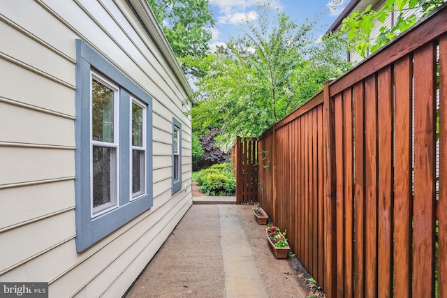 104 E Oxford Ave, Alexandria, VA 22301 - view of side of home featuring fence