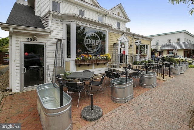 104 E Oxford Ave, Alexandria, VA 22301 - view of patio / terrace