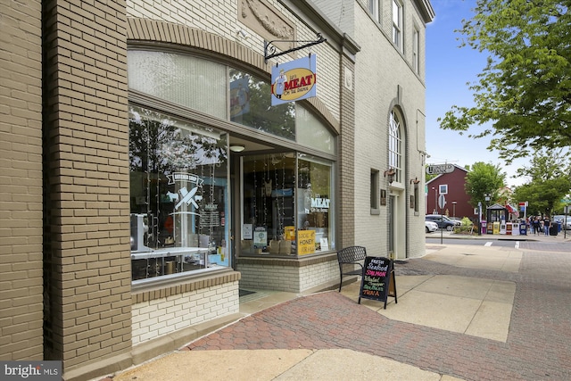 104 E Oxford Ave, Alexandria, VA 22301 - entrance to property featuring brick siding