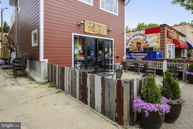 104 E Oxford Ave, Alexandria, VA 22301 - view of commercial location featuring fence