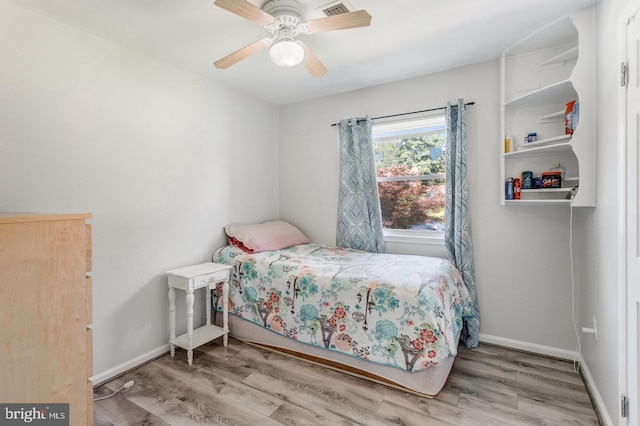 1811 Halifax Rd, Woodbridge, VA 22191 - bedroom with wood finished floors, baseboards, and ceiling fan