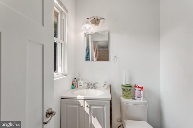 1811 Halifax Rd, Woodbridge, VA 22191 - half bathroom featuring toilet and vanity