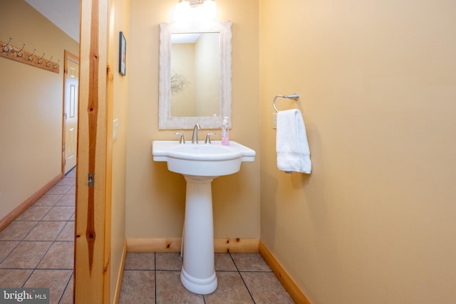 bathroom featuring baseboards and tile patterned floors