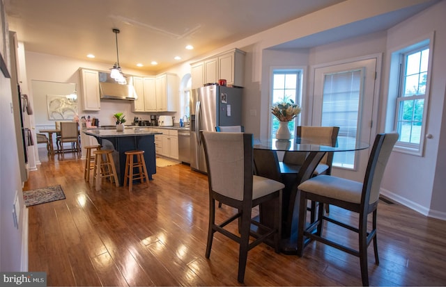 dining space featuring dark wood-type flooring, recessed lighting, and baseboards