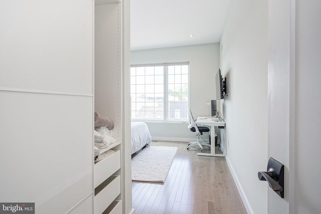 bedroom featuring baseboards, hardwood / wood-style floors, a desk, and recessed lighting