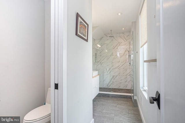 full bath with a stall shower, toilet, plenty of natural light, and recessed lighting