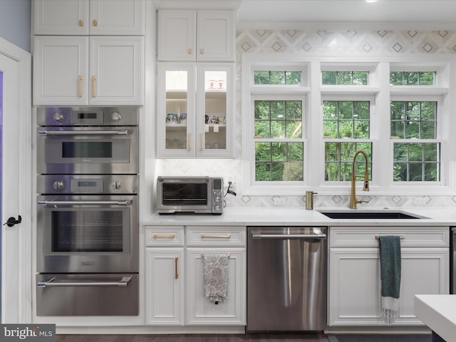 8197 Cottage Rose Ct, Fairfax Station, VA 22039 - kitchen with stainless steel appliances, a sink, a warming drawer, and white cabinetry