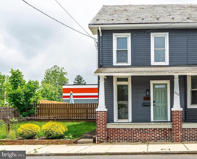 view of front of home with fence and covered porch