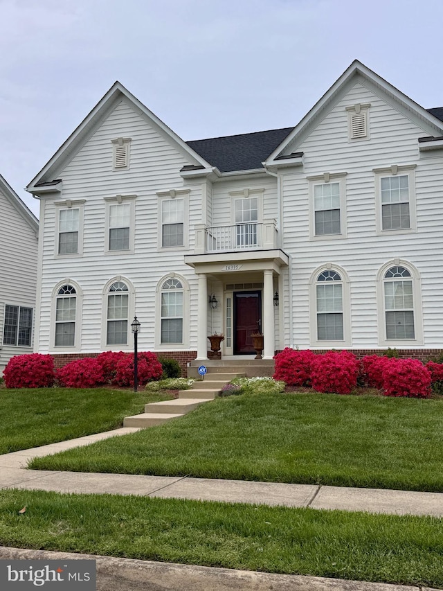16335 Admeasure Cir, Woodbridge, VA 22191 - view of front facade featuring a balcony, a front lawn, and roof with shingles