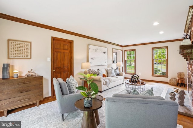 living area with crown molding, light wood finished floors, baseboards, and recessed lighting