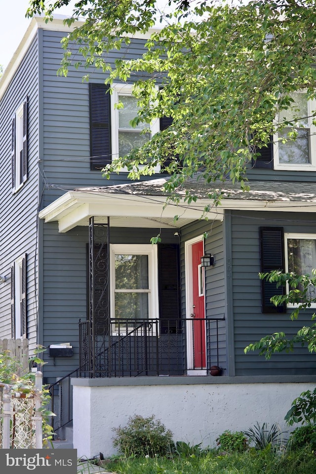 view of front of house featuring a porch