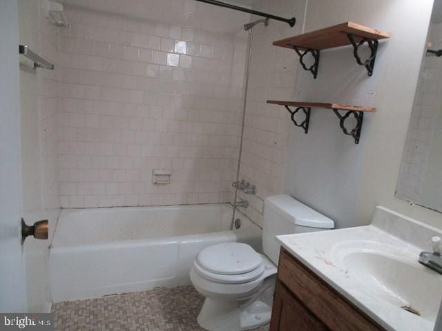 718 Quince Orchard Blvd Unit 718, Gaithersburg, MD 20878 - bathroom featuring toilet, vanity, and bathing tub / shower combination
