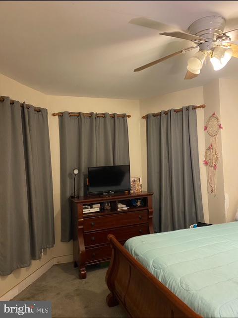 4400 N Franklin St, Philadelphia, PA 19140 - carpeted bedroom with a ceiling fan