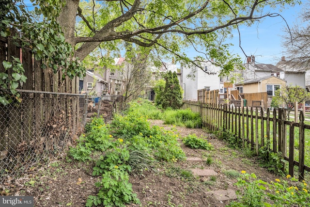 155 E Louther St, Carlisle, PA 17013 - view of yard with a residential view