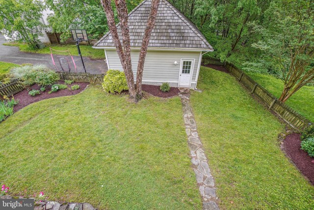 147 Little Quarry Rd, Gaithersburg, MD 20878 - view of yard featuring an outbuilding