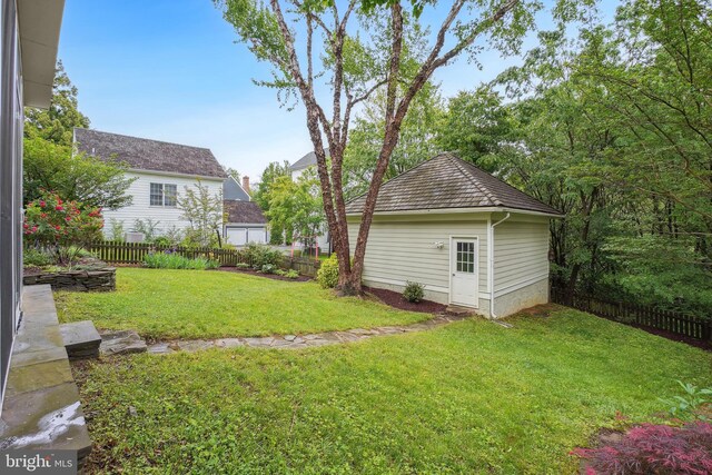 147 Little Quarry Rd, Gaithersburg, MD 20878 - view of yard with an outbuilding