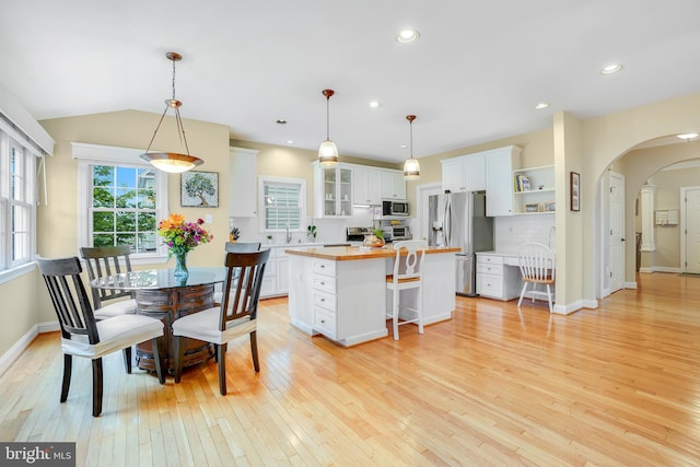 147 Little Quarry Rd, Gaithersburg, MD 20878 - dining space featuring arched walkways, light wood-type flooring, recessed lighting, and baseboards