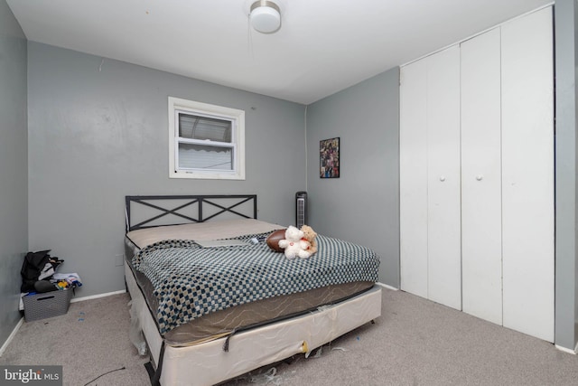 bedroom featuring carpet floors and a closet