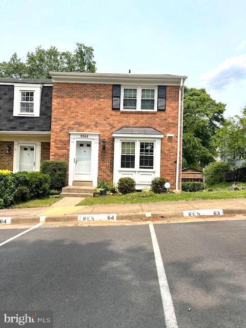 5044 Head Ct, Fairfax, VA 22032 - townhome / multi-family property with brick siding and uncovered parking