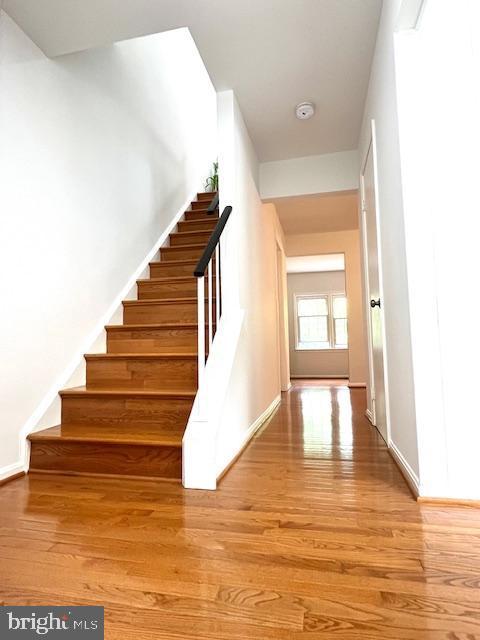 5044 Head Ct, Fairfax, VA 22032 - stairway featuring wood finished floors and baseboards