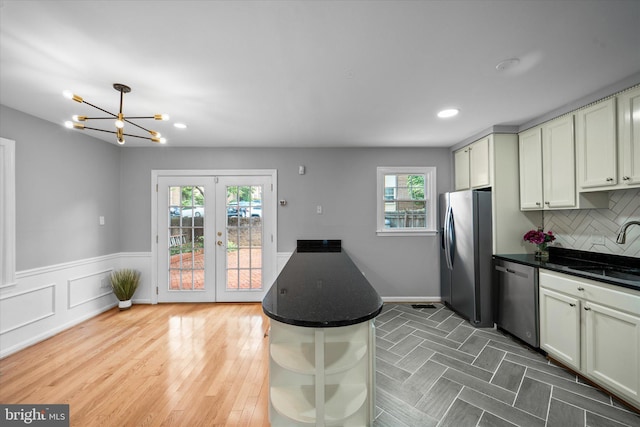 4559 Airlie Way, Annandale, VA 22003 - kitchen featuring appliances with stainless steel finishes, a sink, dark countertops, a chandelier, and a wainscoted wall