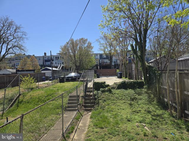 632 Farragut St NW, Washington, DC 20011 - view of yard featuring fence