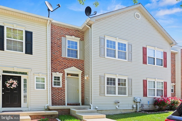 townhome / multi-family property featuring brick siding