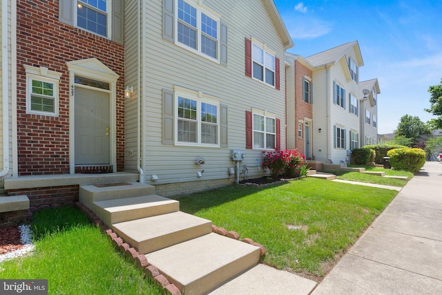 view of property featuring a front yard