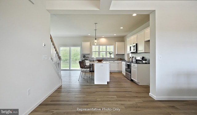 416 Allegheny Dr, Mechanicsburg, PA 17055 - kitchen with appliances with stainless steel finishes, recessed lighting, a kitchen bar, white cabinetry, and a center island