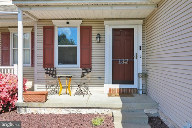 doorway to property with covered porch